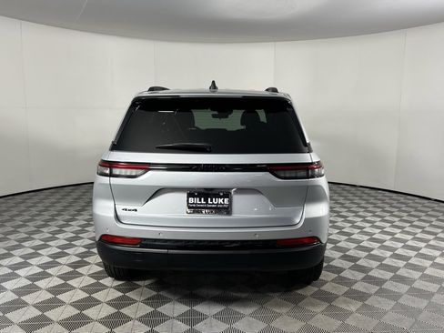 Certified 2025 Jeep Grand Cherokee Altitude image 7