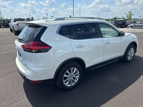 Used 2017 Nissan Rogue SV FWD image 3