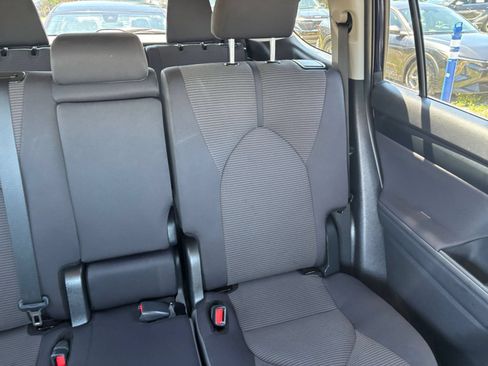 Used 2025 Toyota Highlander LE FWD image 41