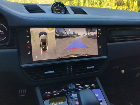 Used 2023 Porsche Cayenne Turbo GT image 27