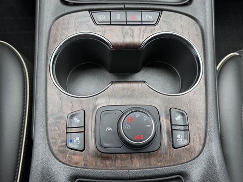 Used 2023 GMC Acadia Denali w/ Denali Technology Package AWD/4WD image 12