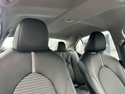 Used 2023 Toyota Camry SE image 18