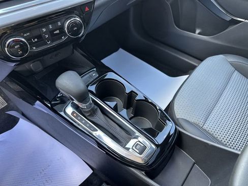 Used 2024 Chevrolet Trax LT w/ Sunroof Package image 23