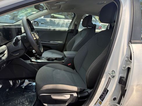 Used 2025 Kia K4 FWD image 34