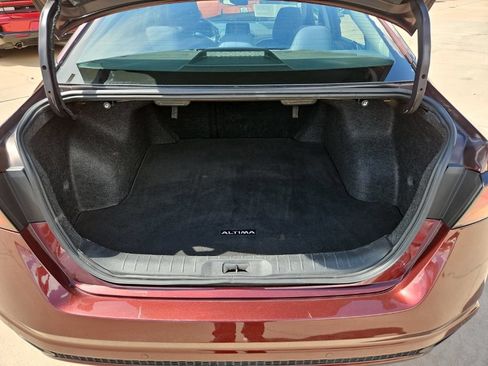 Used 2024 Nissan Altima 2.5 SV FWD image 11