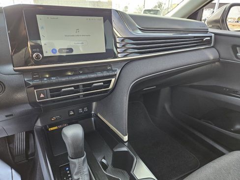 Used 2025 Toyota Camry LE image 21