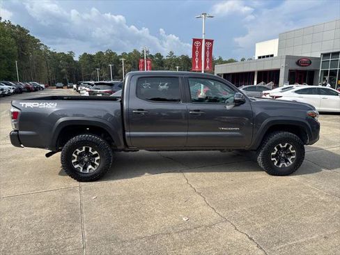 Certified 2023 Toyota Tacoma TRD Off-Road w/ Technology Package AWD/4WD image 9