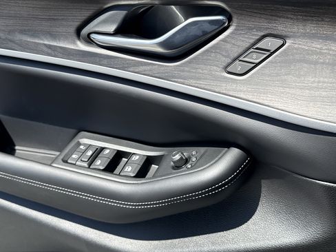 New 2026 Jeep Grand Cherokee Limited RWD image 13