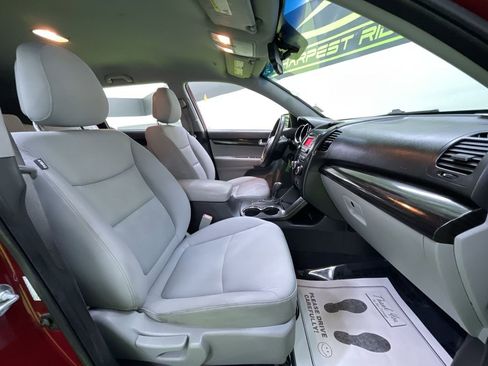 Used 2011 Kia Sorento LX w/ Convenience Pkg image 27