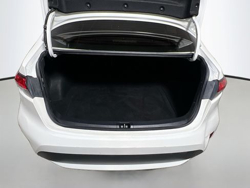 Used 2020 Toyota Corolla LE FWD image 32