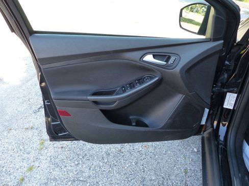 Used 2016 Ford Focus SE w/ Equipment Group 201A FWD image 19