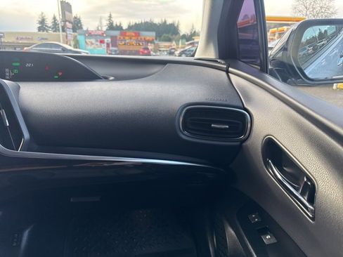 Used 2017 Toyota Prius Prime Advanced image 11