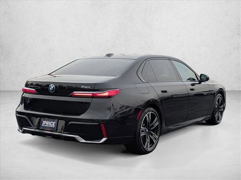 Used 2023 BMW 740i image 5