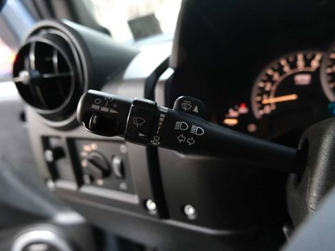 Used 2005 HUMMER H2 w/ Preferred Equipment Group image 39