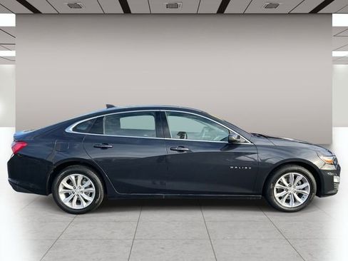 Used 2022 Chevrolet Malibu LT image 2