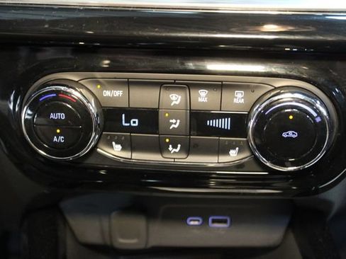 Used 2024 Chevrolet Trax RS w/ Sunroof Package FWD image 24