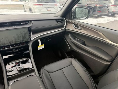 New 2026 Jeep Grand Cherokee Laredo image 12