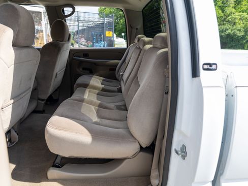 Used 2005 GMC Sierra 2500 SLE w/ Heavy-Duty Power Package AWD/4WD image 29