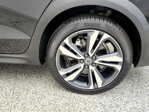 Used 2025 Volvo V60 B5 Cross Country Plus AWD/4WD image 9