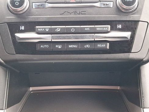 Used 2020 Ford Explorer XLT w/ Equipment Group 202A image 15