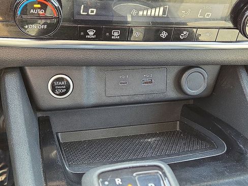 Used 2023 Nissan Rogue SV image 28