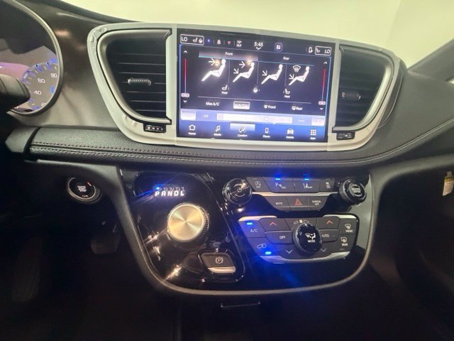 New 2027 Chrysler Pacifica Select FWD image 16