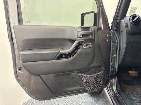 Used 2016 Jeep Wrangler Unlimited Sahara AWD/4WD image 23