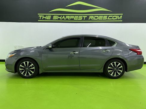 Used 2017 Nissan Altima 2.5 SV w/ Convenience Package FWD image 6