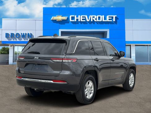 Used 2023 Jeep Grand Cherokee Laredo RWD image 7