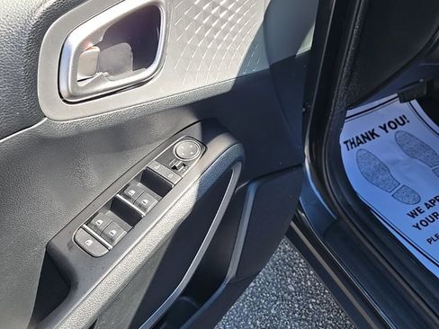 Used 2025 Kia Soul LX w/ LX Technology Package image 9