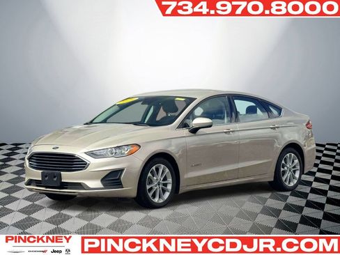Used 2019 Ford Fusion SE FWD image 1