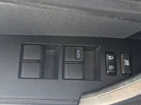 Used 2017 Toyota Corolla LE FWD image 38