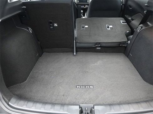 Used 2018 Nissan Kicks SV image 22