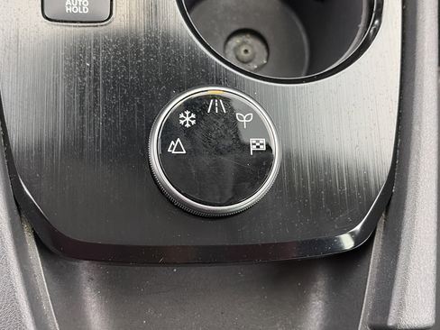 Used 2023 Nissan Rogue S image 24