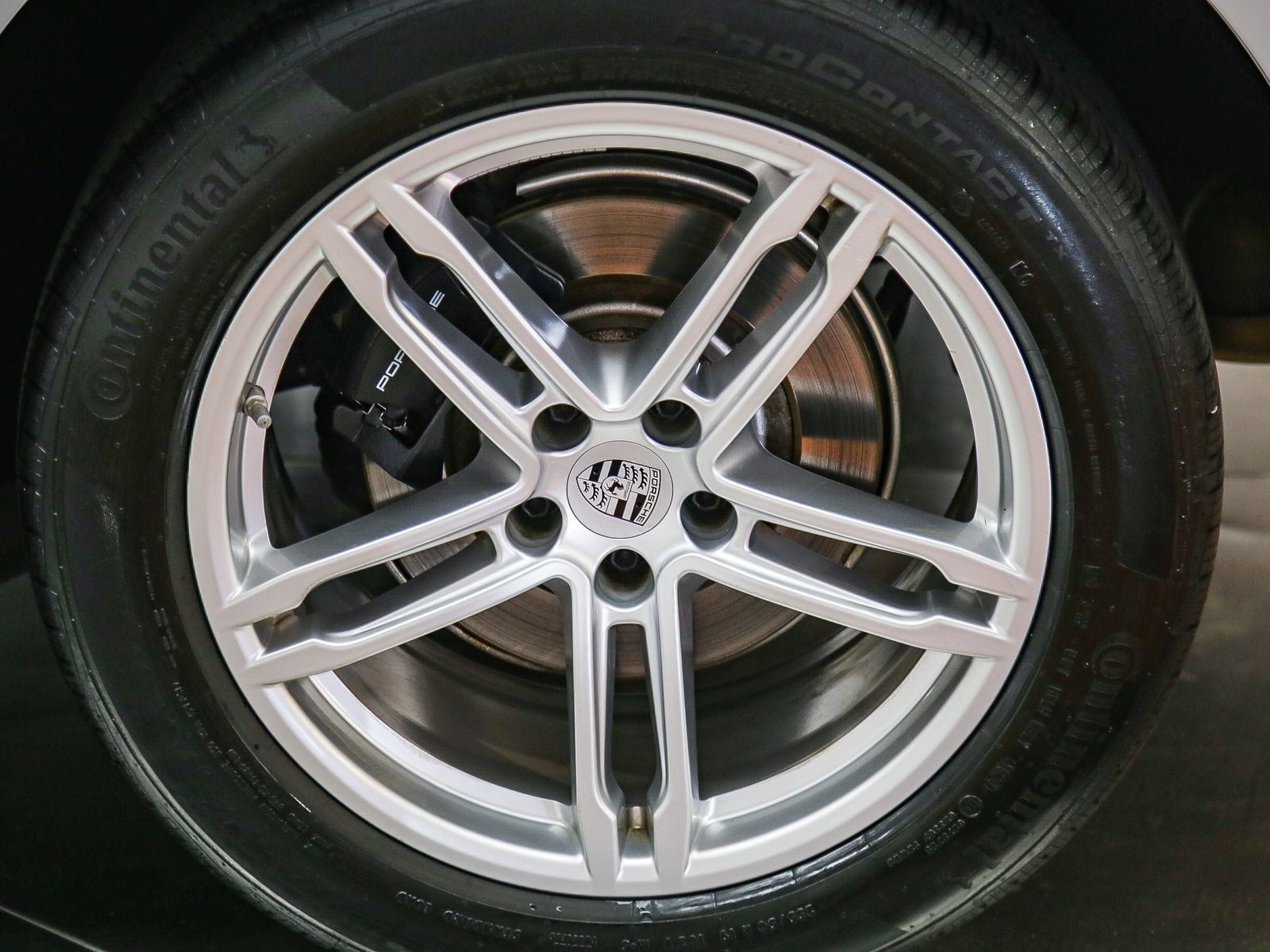 Certified 2025 Porsche Macan AWD/4WD image 14
