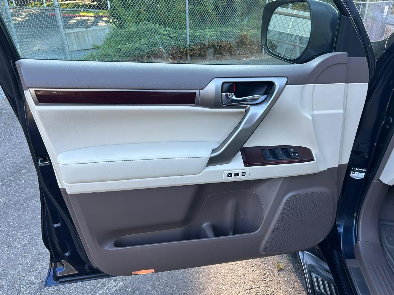 Used 2017 Lexus GX 460 Premium w/ Premium Package AWD/4WD image 9