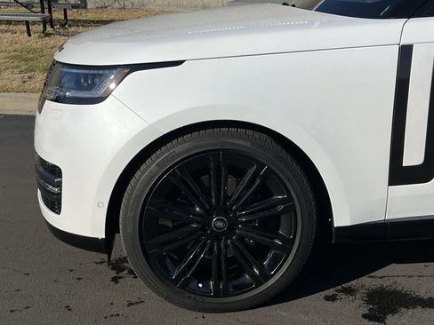 Certified 2025 Land Rover Range Rover SE image 14