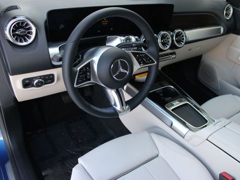 New 2026 Mercedes-Benz GLB 250 image 4