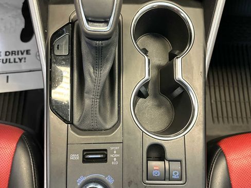 Used 2022 Toyota Highlander XSE image 29