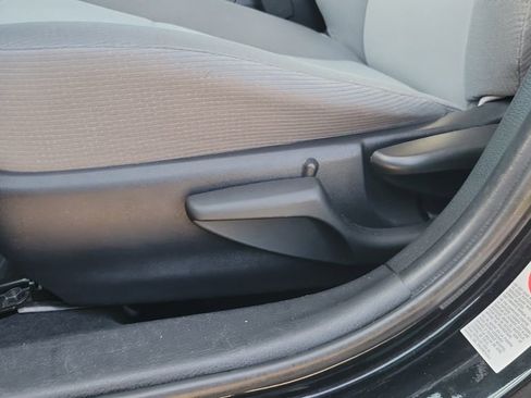 Used 2019 Toyota Corolla L FWD image 17