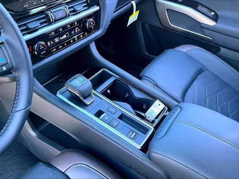 New 2025 Nissan Pathfinder Platinum image 7