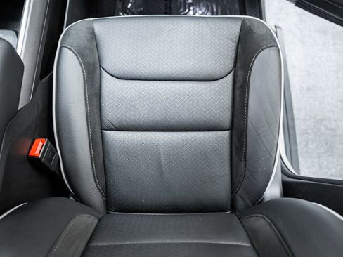 Used 2025 RAM 1500 Laramie w/ Night Edition image 39