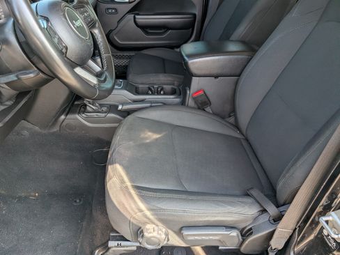 Used 2021 Jeep Gladiator Sport AWD/4WD image 6