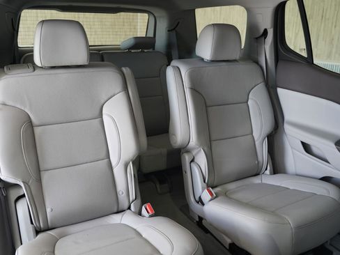 Used 2023 GMC Acadia SLT FWD image 35