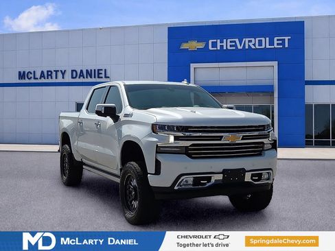 Used 2022 Chevrolet Silverado 1500 High Country w/ Technology Package AWD/4WD image 1