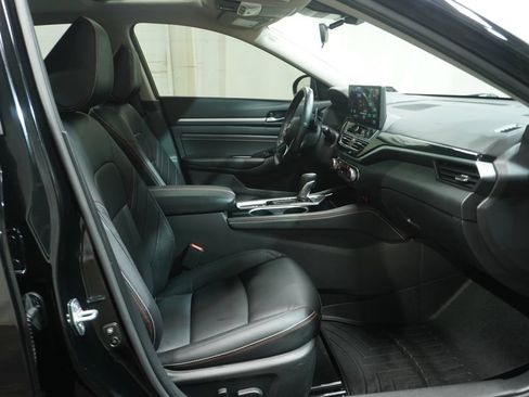 Used 2023 Nissan Altima 2.5 SR w/ SR Premium Package AWD/4WD image 11
