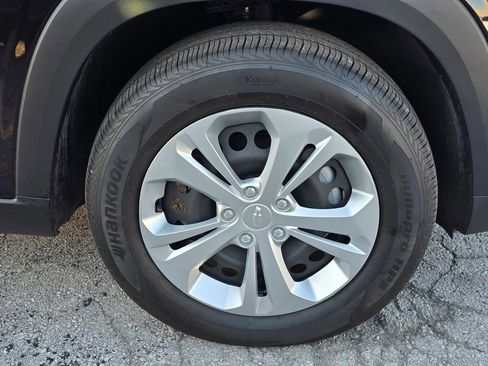 Used 2025 Chevrolet Trax LS w/ Driver Confidence Package image 9