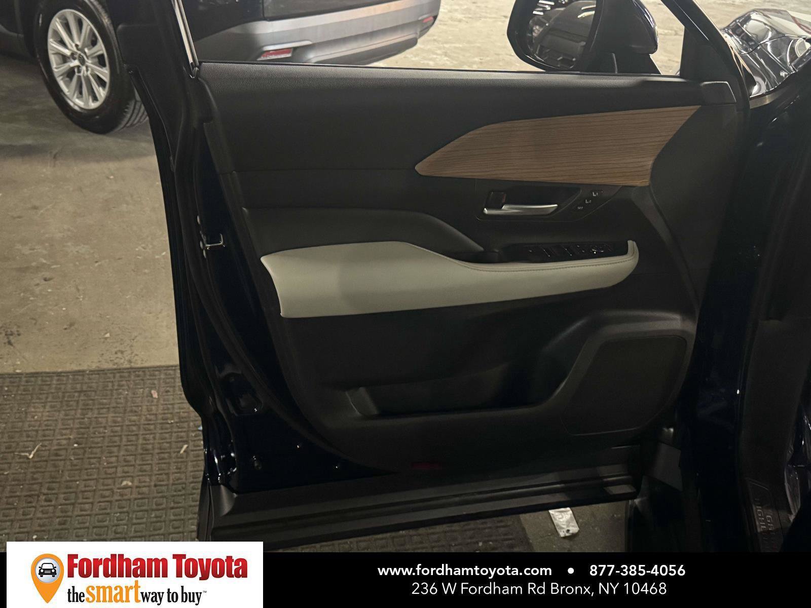 Used 2024 Toyota Grand Highlander AWD image 15