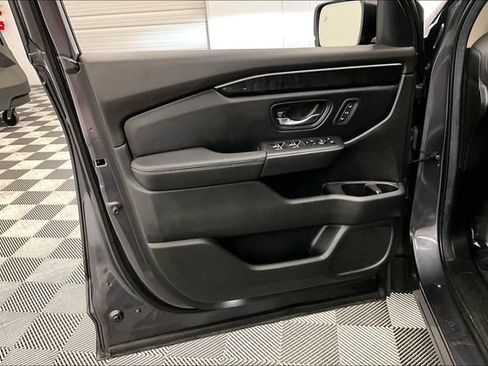 Used 2025 Honda Pilot Elite image 21