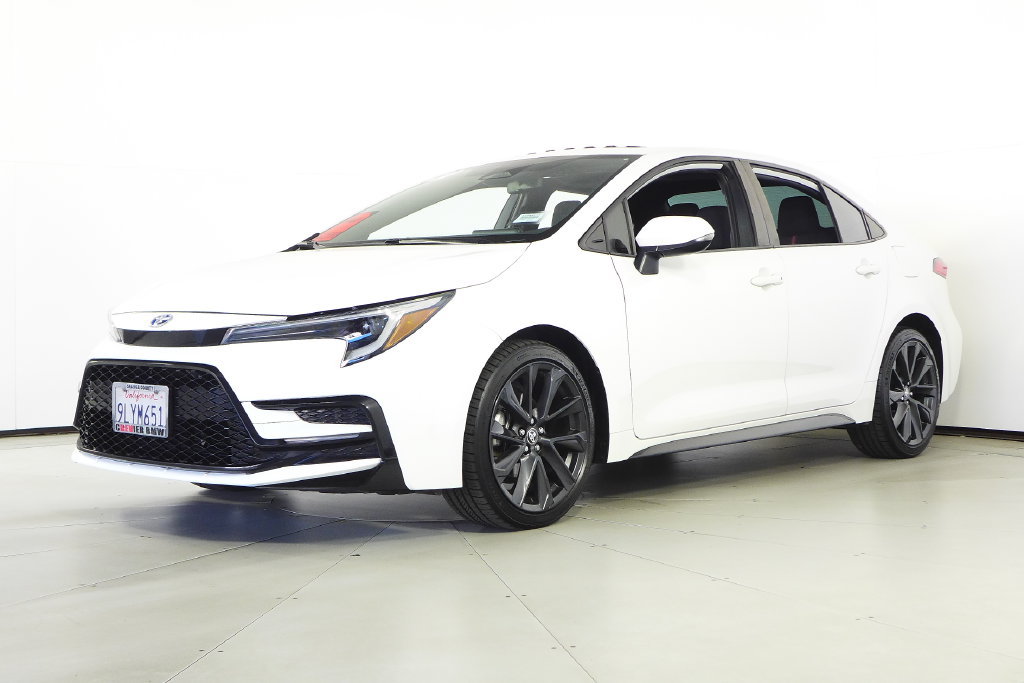 Used 2024 Toyota Corolla SE w/ SE Package FWD image 2